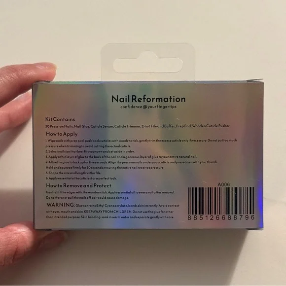 Pink Press-On Nails with Gold Accents - Picture 3 of 3